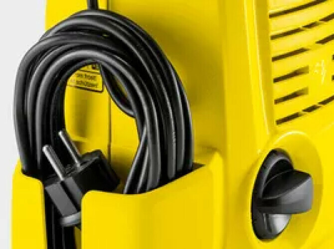 Připojte tlakový čistič k elektřině pomocí síťového kabelu.