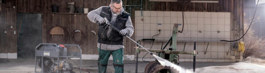 Odmašťování povrchů vysokotlakou technikou Kärcher s ohřevem vody