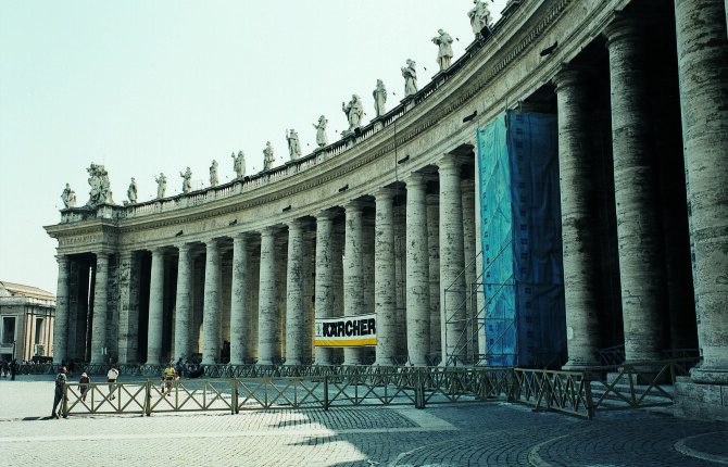 Akce čištění na Svatopetrském náměstí v Římě pomocí strojů Kärcher byla zapsána do Guinessovy knihy rekordů.