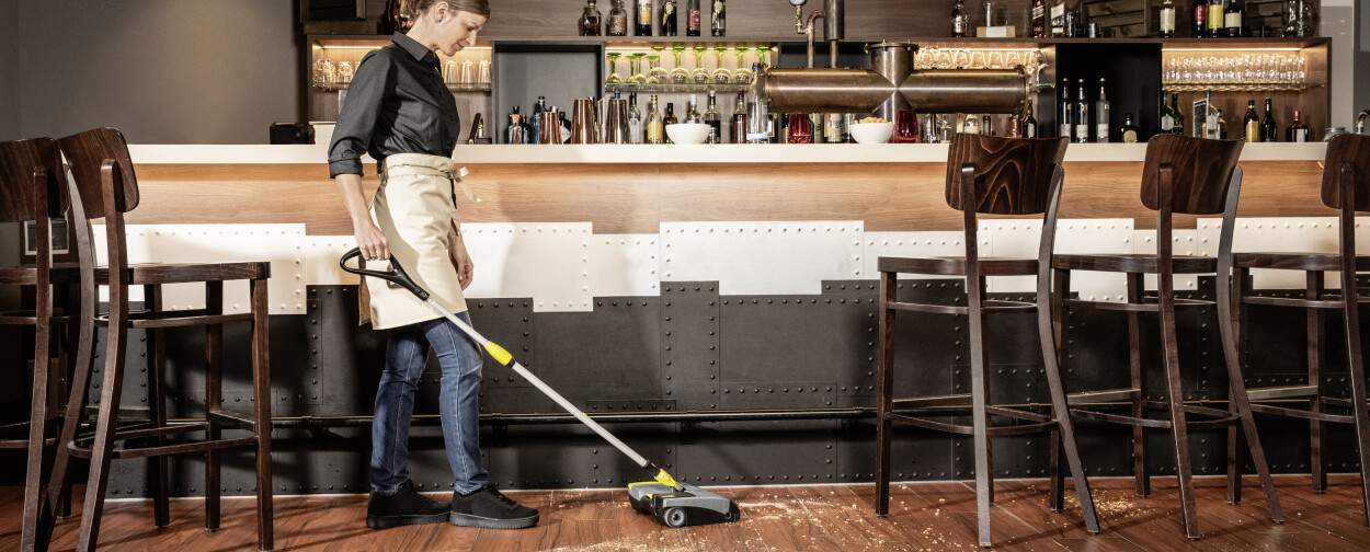 Koště s bateriovým pohonem