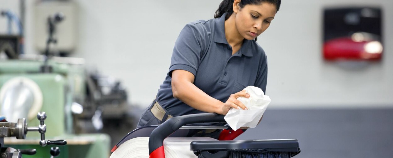 Průmyslové utěrky a zásobníky