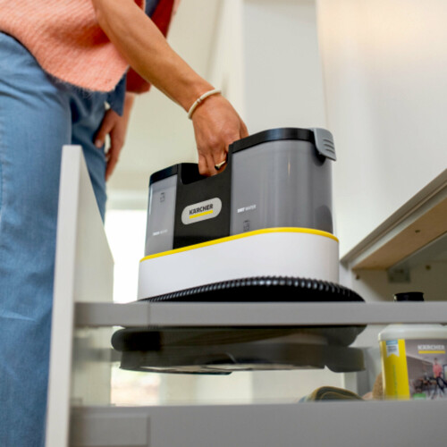 Flexibilní, také v úzkých nebo těžko přístupných oblastech. S praktickým madlem pro rychlý a pohodlný transport zařízení. Prostorově úsporné uložení přístroje