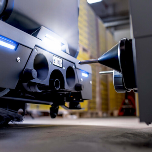 Umožňuje plně autonomní provoz. Zdroje může robot autonomně doplňovat (doplňování čerstvé vody, vypouštění špinavé vody, oplachování nádrže, nabíjení baterie). Volitelné příslušenství, autonomní stroj lze provozovat i bez dokovací stanice.