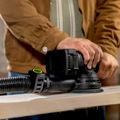 Funkce 2: v automatickém režimu funkce detekce vibrací automaticky zapíná a vypíná vysavač na mokré a suché vysávání, jakmile je bezdrátové elektrické nářadí zapnuto nebo vypnuto. V automatickém režimu vysavač na mokré a suché vysávání pokračuje ve vysávání ještě několik sekund po vypnutí akumulátorového nářadí, aby se zajistilo, že bude vysát veškerý zbývající prach a nečistoty. Pro práci bez prachu!