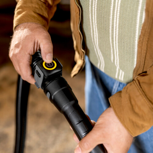 Funkce 1: umožňuje spustit nebo zastavit vysavač na mokré a suché vysávání prostřednictvím Bluetooth připojení pouhým stisknutím dálkového ovladače na sací hadici.