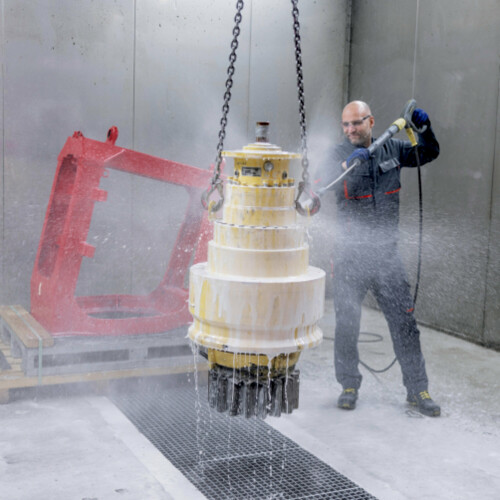 Vhodné pro stacionární a mobilní vysokotlaké čističe s průtokem až 1300 l/h a tlakem 210 bar. Elektrický generátor vody se instaluje na vysokotlakou část vysokotlakého čističe a ohřívá pouze v případě potřeby teplé vody. Generátor vody lze použít jak venku, tak v interiéru.