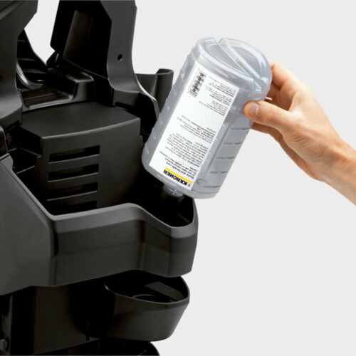 Rychle, snadno a pohodlně se dá čisticí prostředek díky systému Plug´n´Clean vyměnit pouhým jedním pohybem.